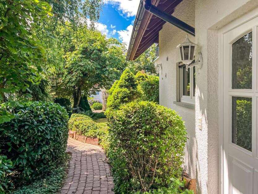 Haus zum Mieten in Kronberg 3.300 € 240 m²