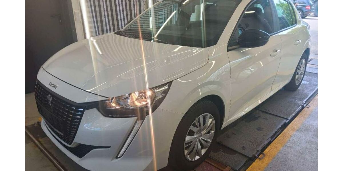 Peugeot 208 26.727 km 10.900 &euro; Kassel 34134