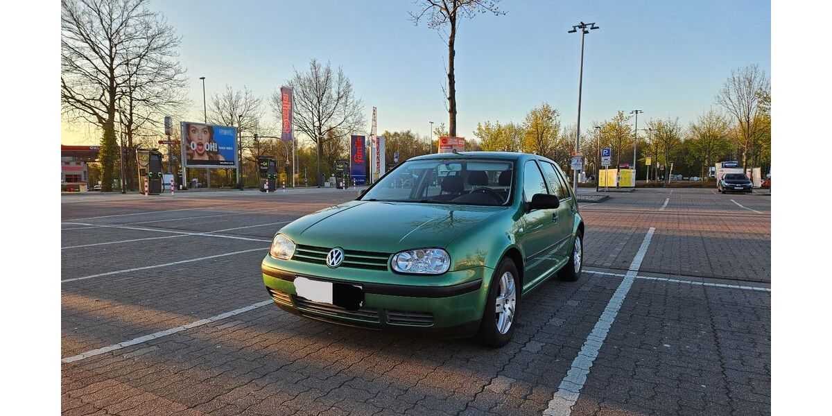 VW Golf 118.284 km 3.099 &euro; Lüneburg 21337
