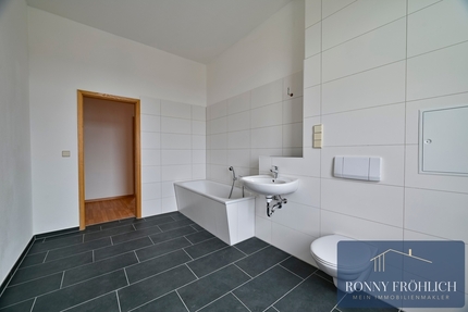 WOW! tolle, große 2 Raum Wohnung mit neuem BadeZimmer in Schlosschemnitz zu vermieten