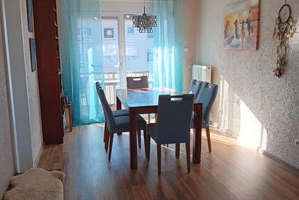 Sonnige 5-Zi-Wohnung mit Einbauküche, Garage, Stellplatz