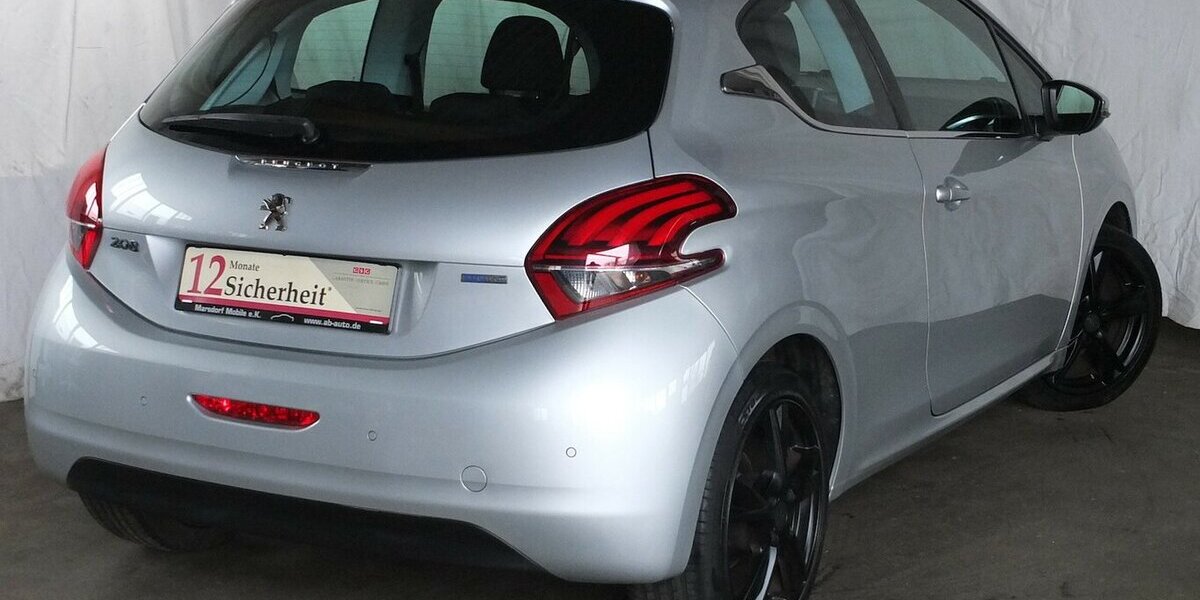 Peugeot 208 1.2 PURE TECH ALLURE KLIMAPDC SHZ SPORT LMF 98.599 km 7.500 &euro; Köln 50858