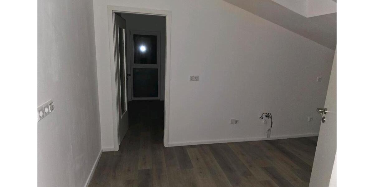 kernsaniert Dachgeschoss Wohnung 1 ZKB zu vermieten 1 zimmer