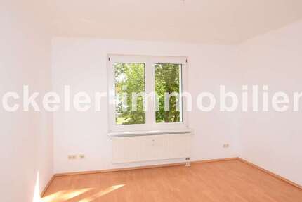 Wohnung Bad Dürrenberg - 3 Zimmer, 67 m&sup2;, 480&euro; | Angebot:25590752