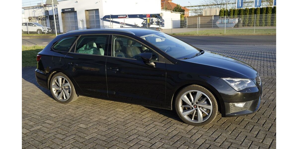 Seat Leon 195.300 km 8.399 &euro; Bitterfeld 06749