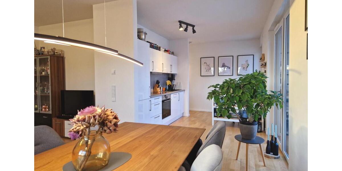 3-Zi. Wohnung mit großer Dachterrasse, Einbauküche, 2 TG-Stellplätzen 3 zimmer