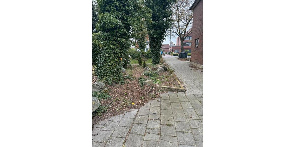 Etagenwohnung Varel - 4 Zimmer, 150 m&sup2;, 1.100&euro; | Angebot:26267997