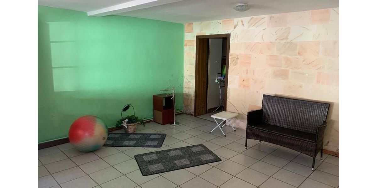 Reihenhaus Werdau - 9 Zimmer, 180 m&sup2;, 89.000&euro; | Angebot:25900449