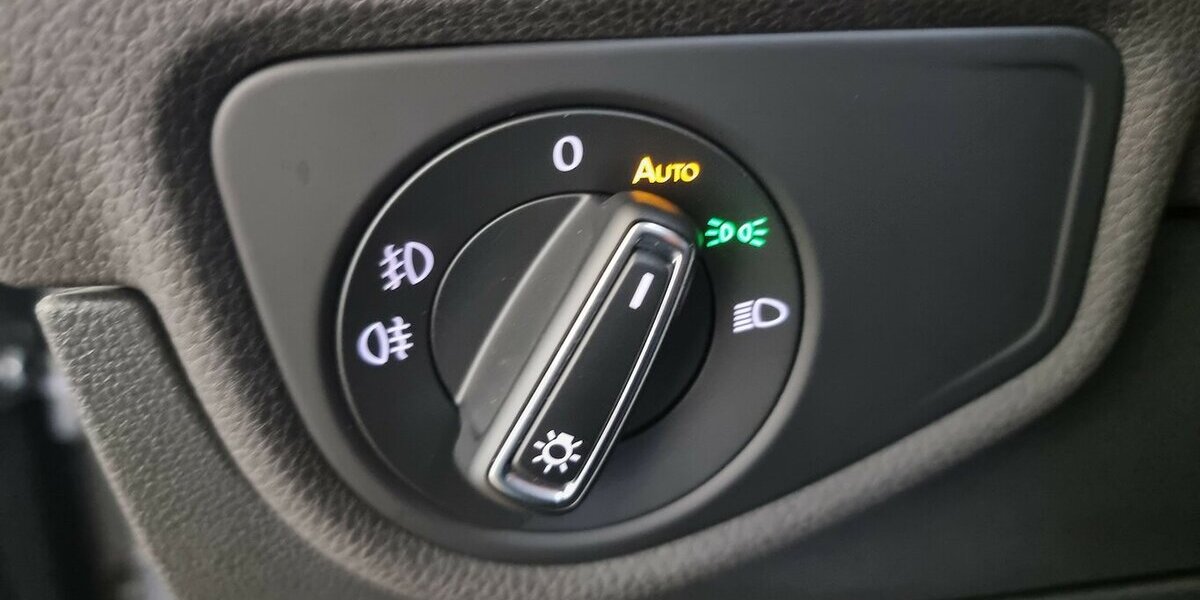 VW Touran Highline BMT LED ACC Nav Panorama 7-Sitze 37.700 km 27.850 &euro; Garrel 49681