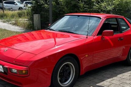 Porsche 944
