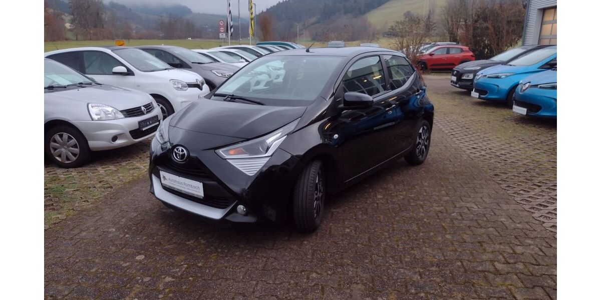 Toyota Aygo (X) 24.890 km 10.990 &euro; Stegen 79252