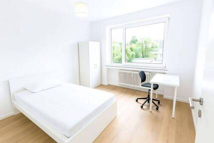 Helle 4-Zimmer Wohnung mit 2 Balkonen (WG-geeignet)