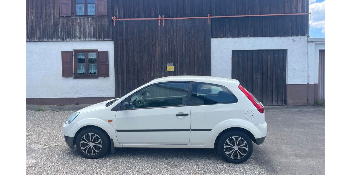 Ford Fiesta 90.000 km 1.700 &euro; Utting 86919