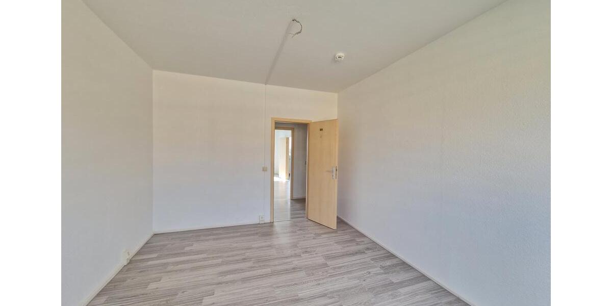 *Renovierte 3-Zimmer-Wohnung mit Balkon in der 1. Etage* 3 zimmer