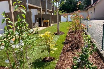 Sehr schöne EG-2-Zimmer Wohnung mit großzügiger Terrasse + Garten