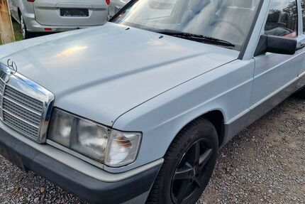Mercedes-Benz 190 210.000 km 2.490 € Stockstadt 63811