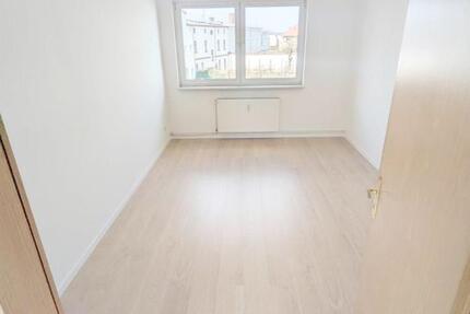 Hübsche, sehr helle 2,5-Zimmer-Wohnung in sehr guter Lage, nahe Zentrum, Pritzwalk