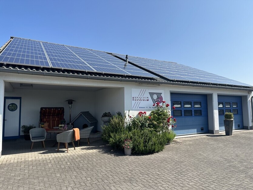 Großzügiges Wohnen und Arbeiten vereint Einfamilienwohnhaus mit Gewerbeeinheit!