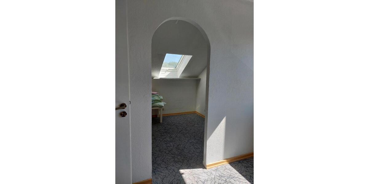 Dachgeschoßwohnung Aach - 2.5 Zimmer, 80 m&sup2;, 800&euro; | Angebot:26414082
