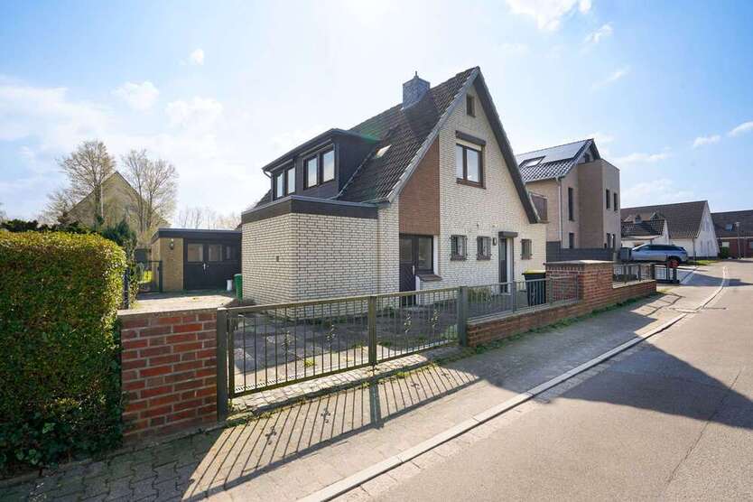 Haus zum Kaufen in Timmendorfer Strand 450.000 € 150 m² 9 zimmer