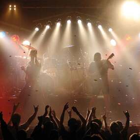 HOLE FULL OF LOVE AC/DC TRIBUTE 28.11.2026 Treffpunkt Neu-Isenburg