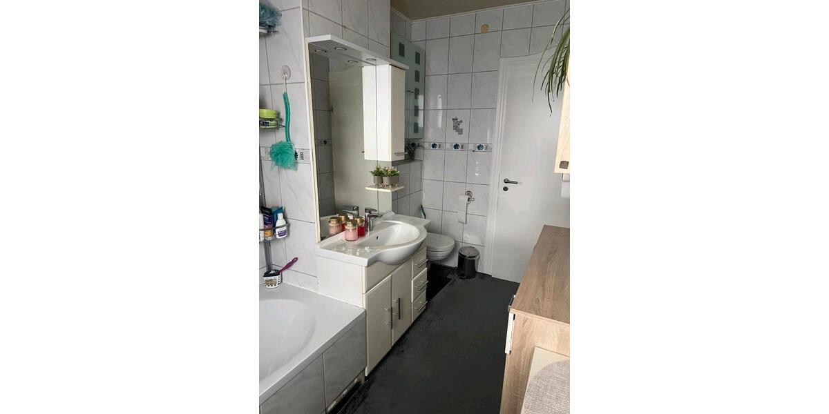 Etagenwohnung Flörsheim am Main - 3 Zimmer, 90 m&sup2;, 1.500&euro; | Angebot:25017582