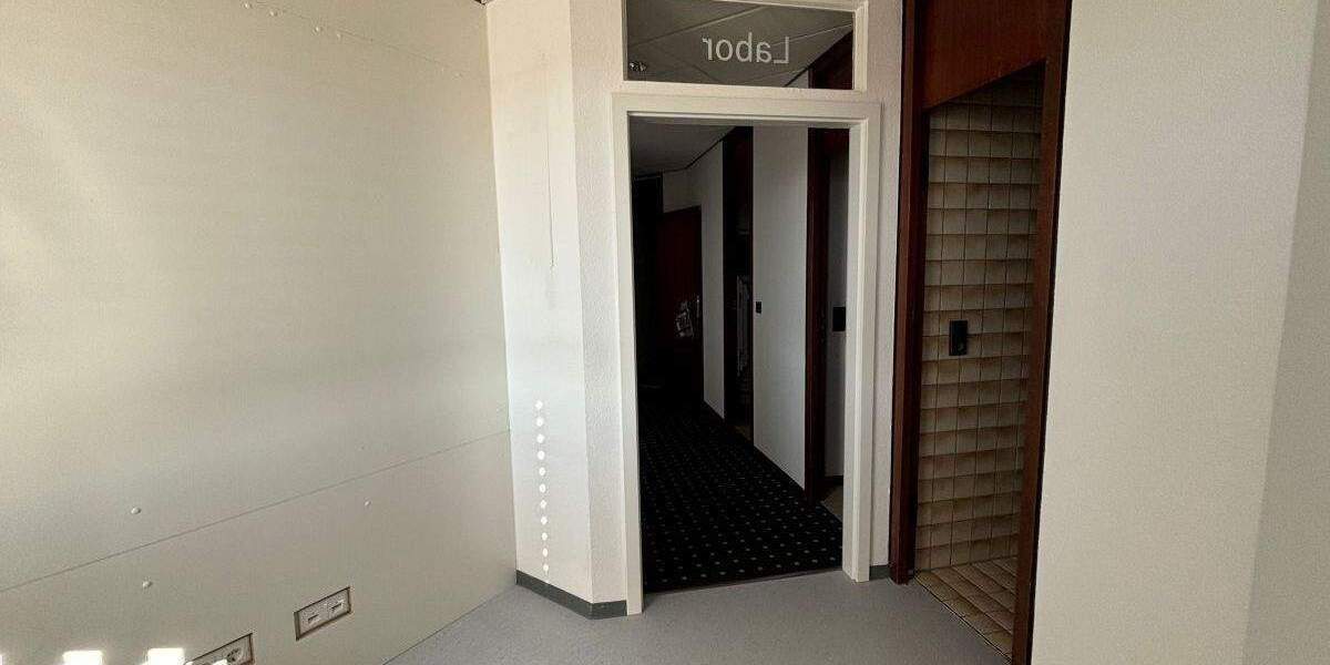 Gewerbeobjekt Stuhr Brinkum - 7 Zimmer, 150 m&sup2;, 285.000&euro; | Angebot:25671464