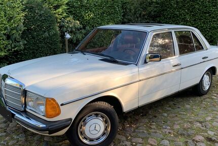 Mercedes-Benz 240 86.000 km 18.900 € Hambergen 27729