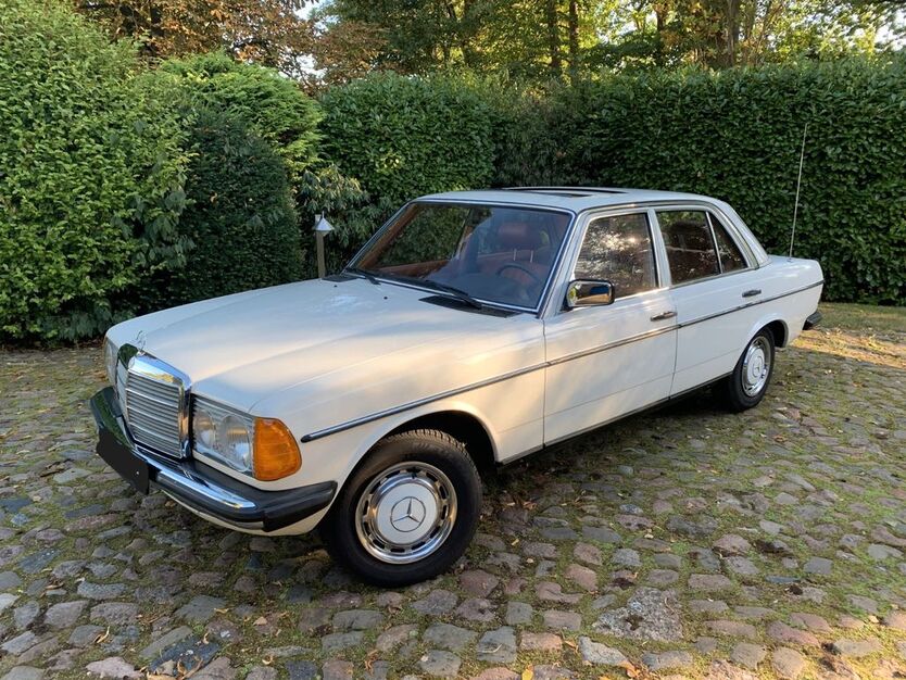 Mercedes-Benz 240 86.000 km 18.900 € Hambergen 27729