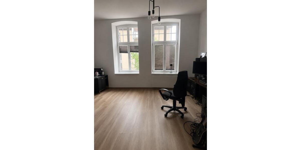 Etagenwohnung Lage - 4 Zimmer, 138 m&sup2;, 1.300&euro; | Angebot:26464572