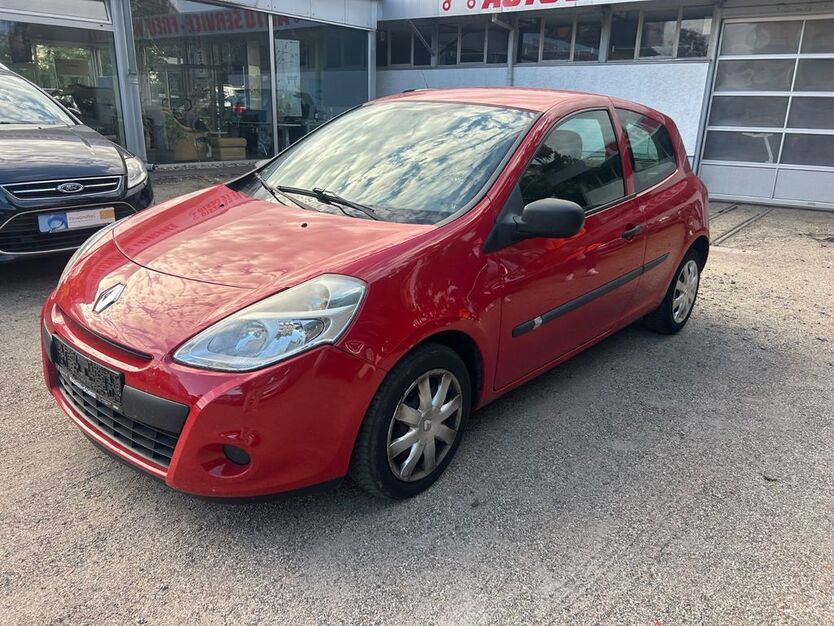 Renault Clio 153.000 km 2.500 € RIESA 01589