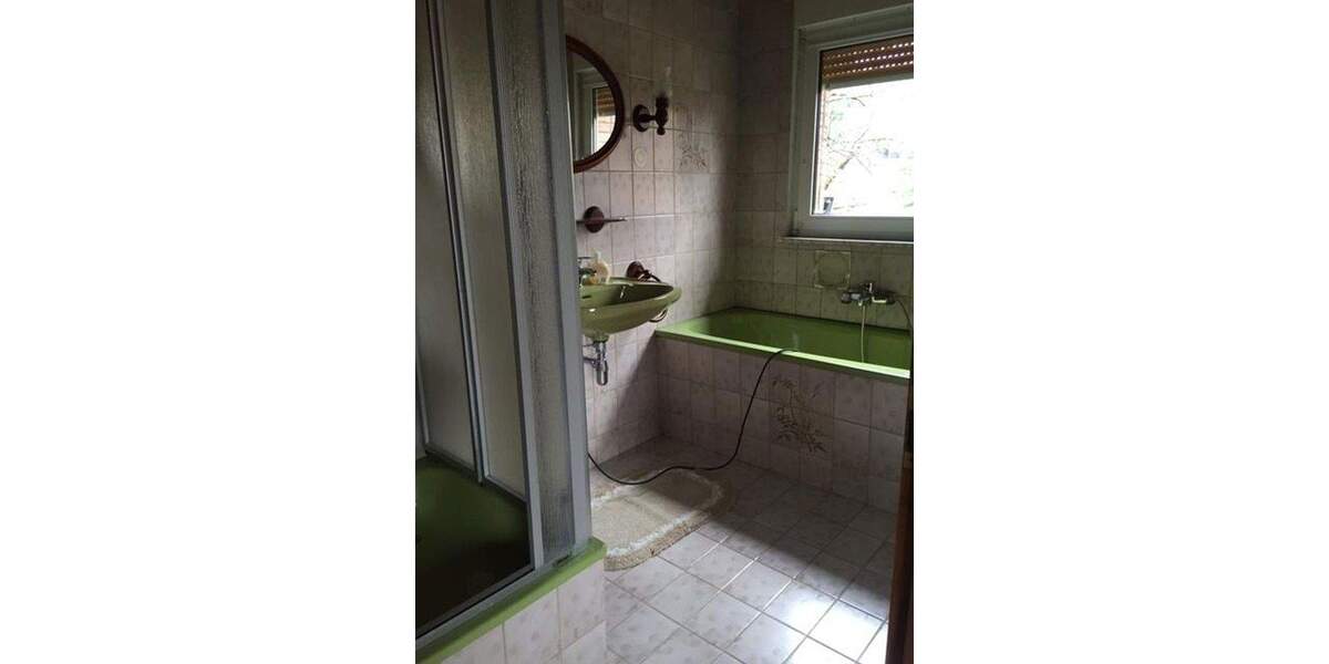 Einfamilienhaus freistehend mit schönem Grundstück und Möglichkeit zur weiteren Bebauung 5 zimmer