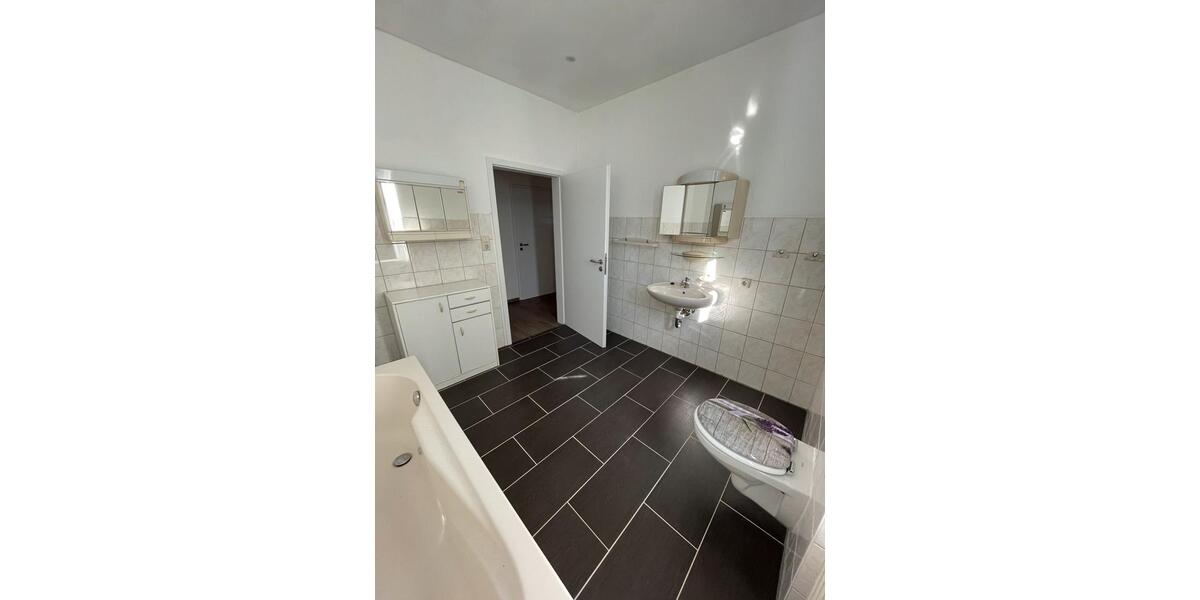 Etagenwohnung Eisenberg - 1 Zimmer, 63 m&sup2;, 425&euro; | Angebot:25237457