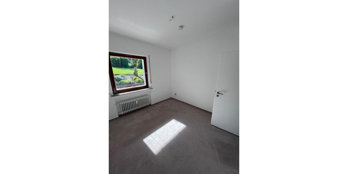 Etagenwohnung Neunkirchen - 4 Zimmer, 120 m&sup2;, 1.200&euro; | Angebot:25300114