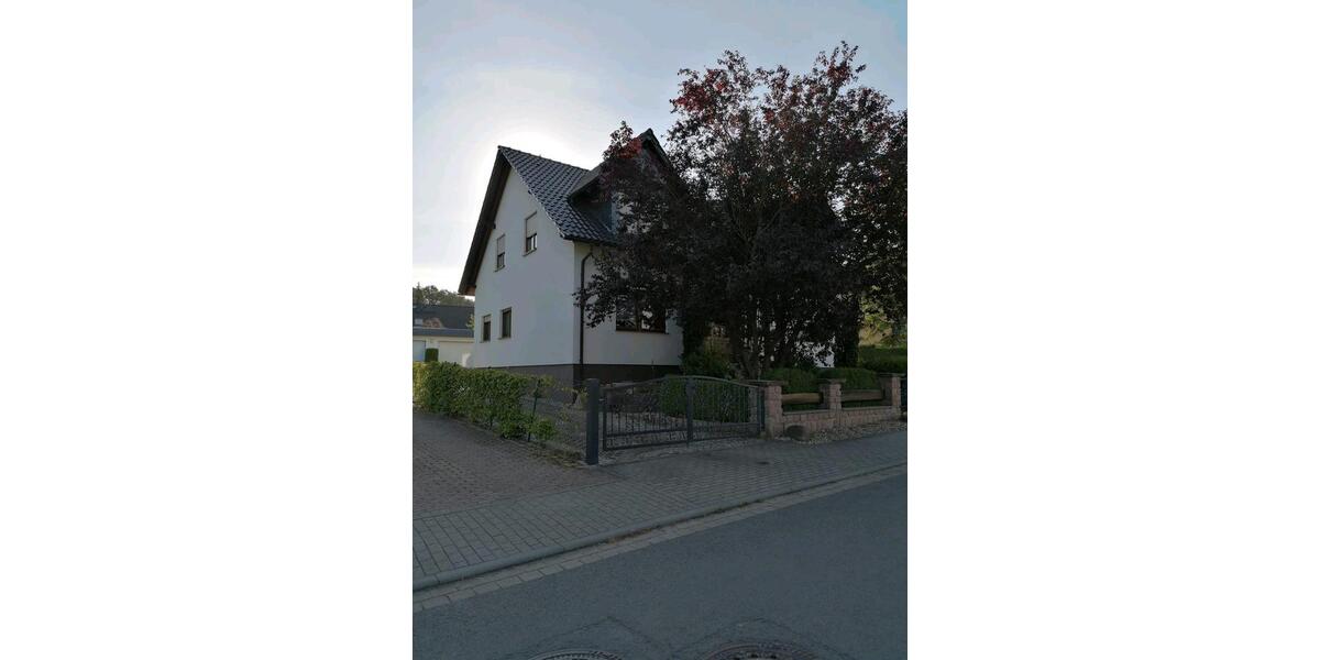 Einfamilienhaus mit Einliegerwohnung und Keller 10 zimmer