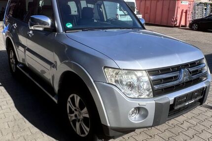 Mitsubishi Pajero 299.544 km 8.600 &euro; Groß-Gerau 64521
