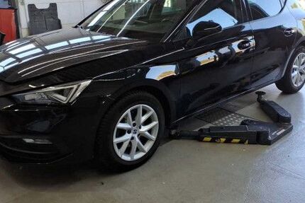 Seat Leon 92.500 km 16.380 &euro; Würzburg 97076