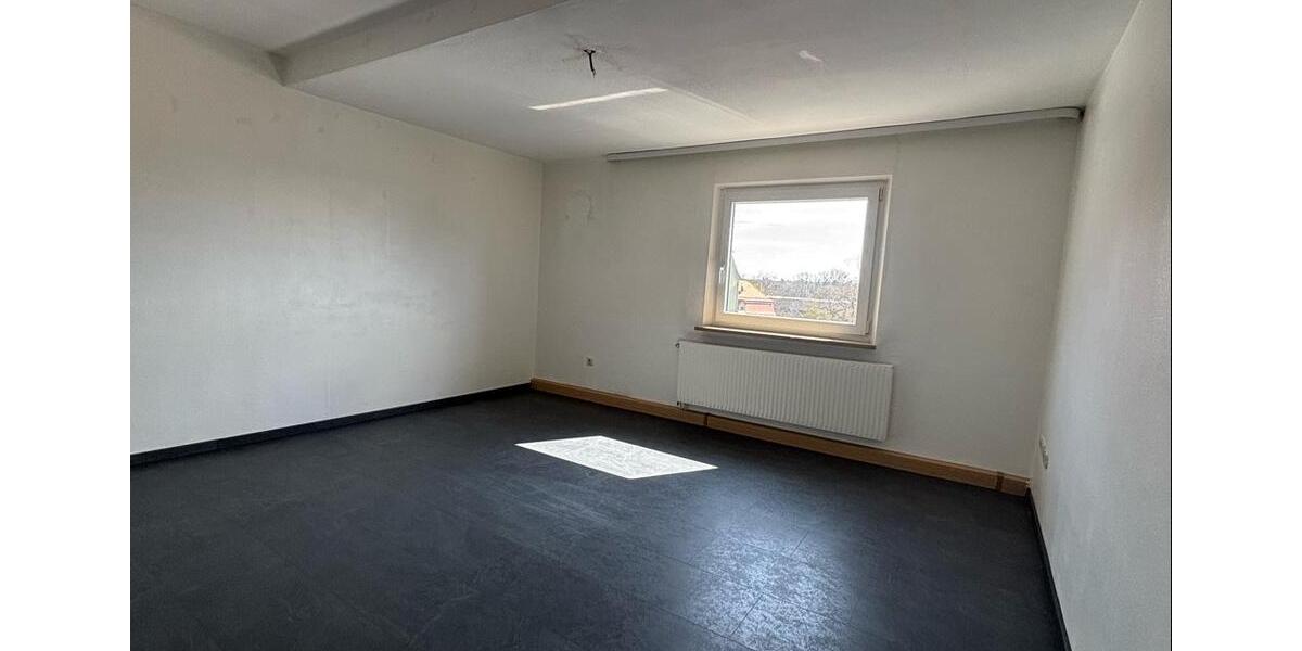 Dachgeschoßwohnung Röthenbach an der Pegnitz - 3 Zimmer, 89 m&sup2;, 660&euro; | Angebot:26130338