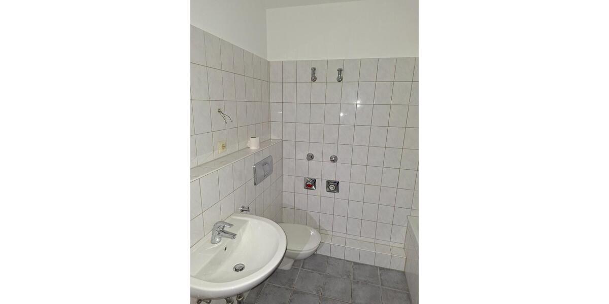 Frisch renovierte 3-Zimmer Dachgeschosswohnung in zentraler Lage 3 zimmer