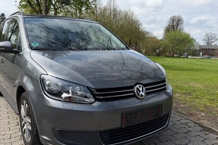 VW Touran 191.697 km 4.499 &euro; Buxtehude 21614