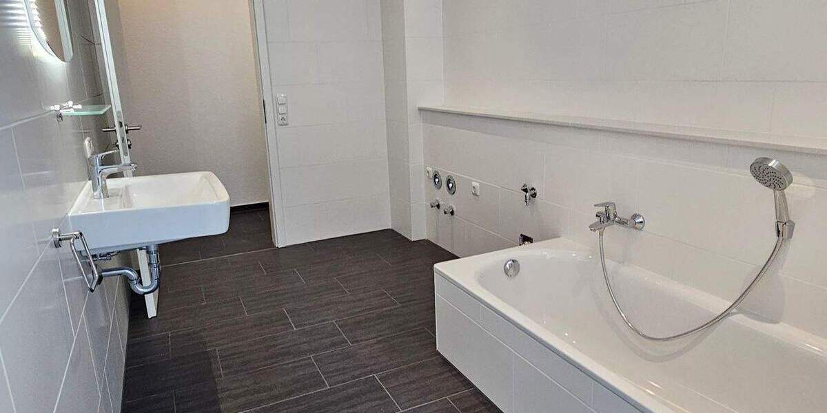 Etagenwohnung Timmaspe - 3 Zimmer, 170 m&sup2;, 1.200&euro; | Angebot:24027270