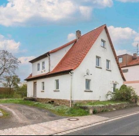 Einfamilienhaus Bad Königshofen im Grabfeld - 8 Zimmer, 196 m&sup2;, 130.000&euro; | Angebot:24979773