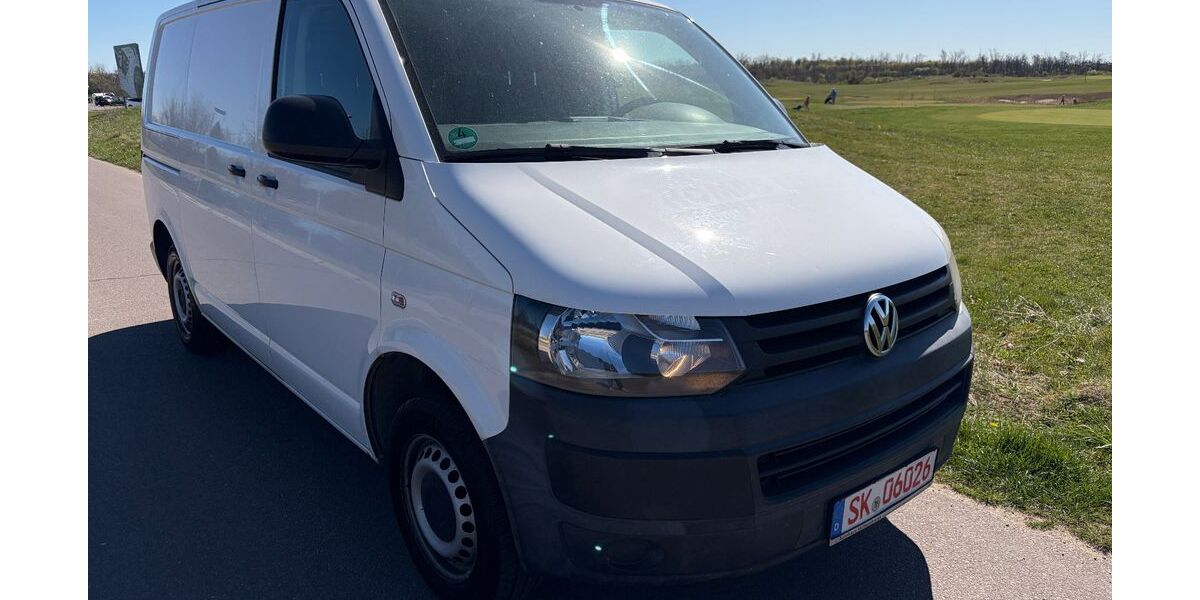 VW T5 Transporter 177.000 km 8.900 &euro; HALLE 06116