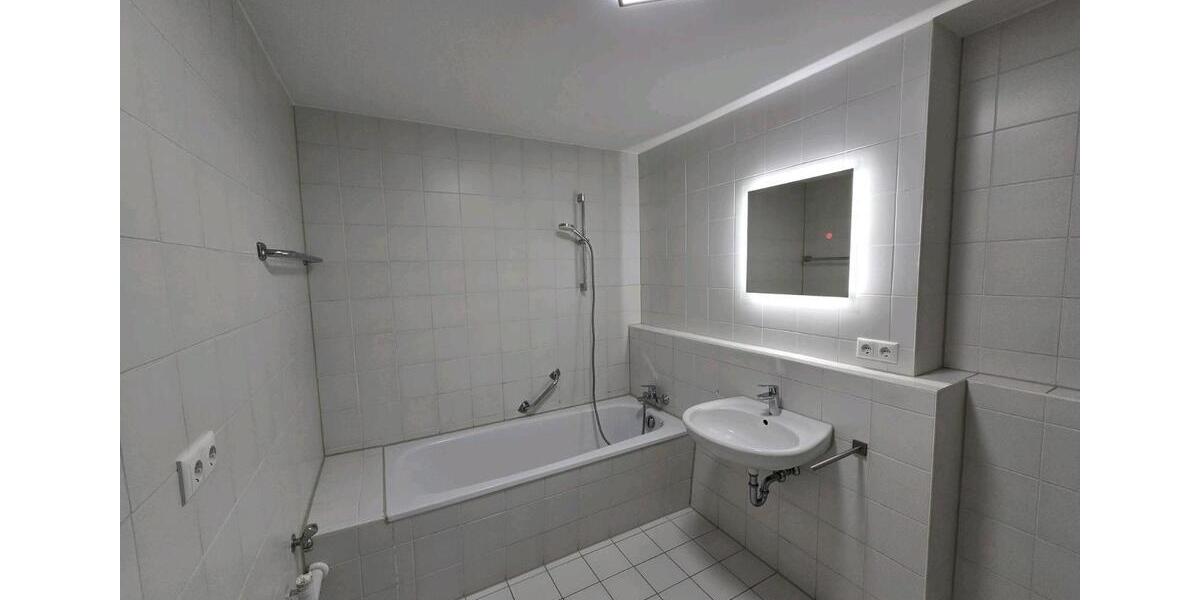 Dachgeschoßwohnung Ampfing - 3 Zimmer, 83 m&sup2;, 700&euro; | Angebot:26366343