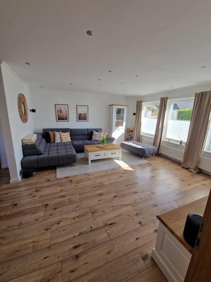 Einfamilienhaus (150 m² Wfl., 369 m² Grdst., 4 Zi., 2 Bäder)