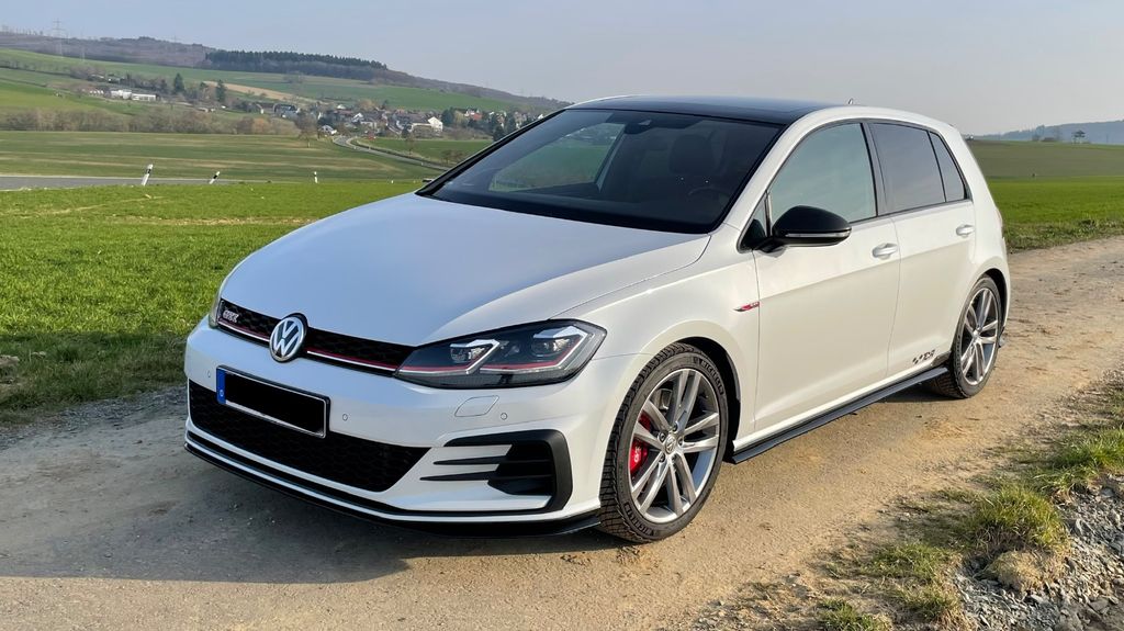 VW Golf 54.000 km 29.900 &euro; Niedernhausen 65527
