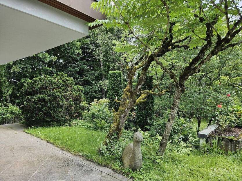 Großzügige Erdgeschoss-Wohnung mit großem Grundstück