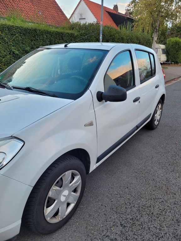 Dacia Sandero 240.000 km 1.400 € Oldenburg 26127