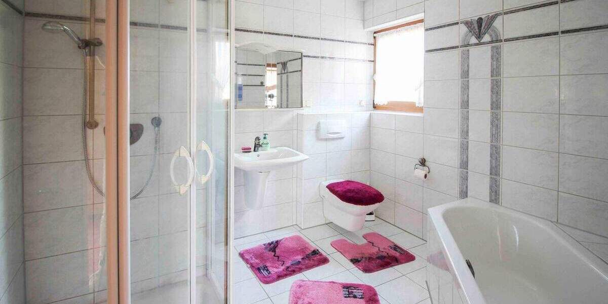 Ein-Zwei- Familienhaus mit großem Grundstück, Sehr Zentral und doch Privat in Luthe 7 zimmer