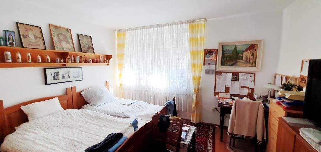 Etagenwohnung Oberhausen Stadtmitte - 3 Zimmer, 93 m&sup2;, 975&euro; | Angebot:24875519